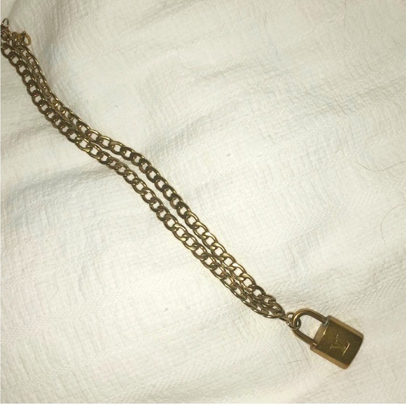 LV ⚜️ chain & lock - Picture 2 of 3